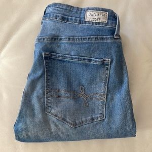 Denizen W29 L32. Purchased and then lost a lot of weight after a few wears